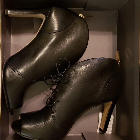 Black open toe bootie by Louise et Cie - Picture 2 of 6